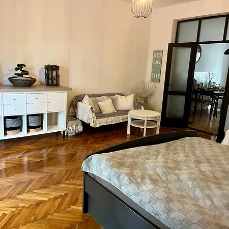 Loft 25 *